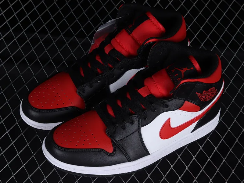 All categories Air Jordan Jordan series basketball shoes Air Jordan 1 Mid Air Jordan 1 Mid AJ1 Joe 1 black and white mid-top basketball shoes 554724-079